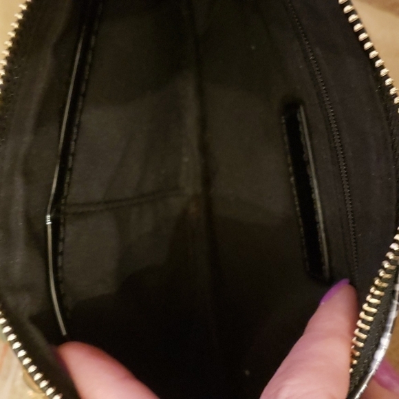 WRISTLET with studs and gold crossbody chain. NEW - Picture 7 of 7